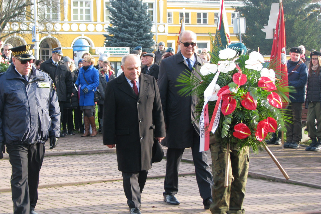 Zamość: 75. rocznica wysiedleń na Zamojszczyźnie - uroczystości pod Pomnikiem Ofiar Niemieckich Wysiedleń [FOTO]