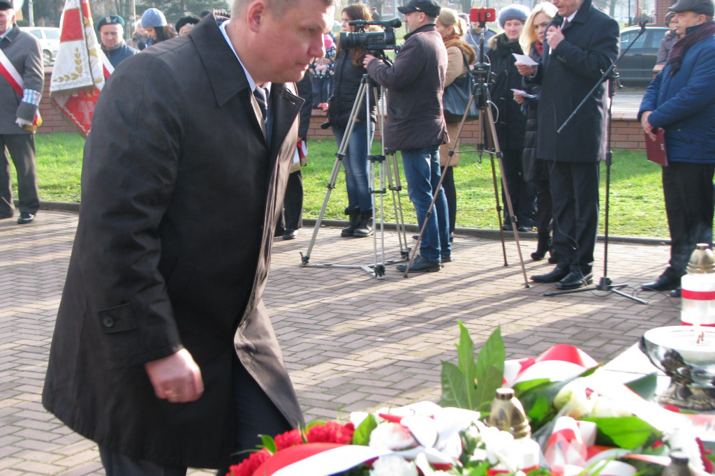 Zamość: 75. rocznica wysiedleń na Zamojszczyźnie - uroczystości pod Pomnikiem Ofiar Niemieckich Wysiedleń [FOTO]