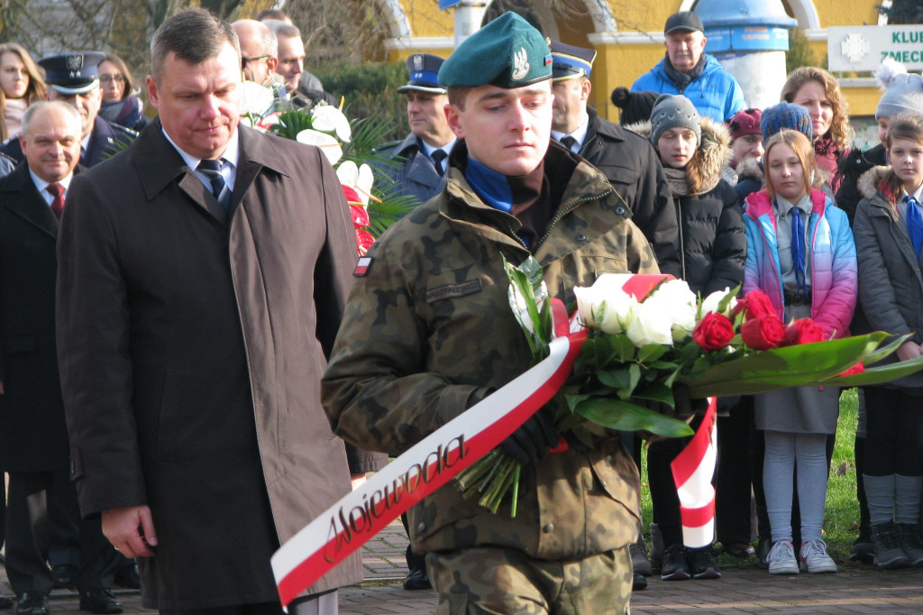 Zamość: 75. rocznica wysiedleń na Zamojszczyźnie - uroczystości pod Pomnikiem Ofiar Niemieckich Wysiedleń [FOTO]