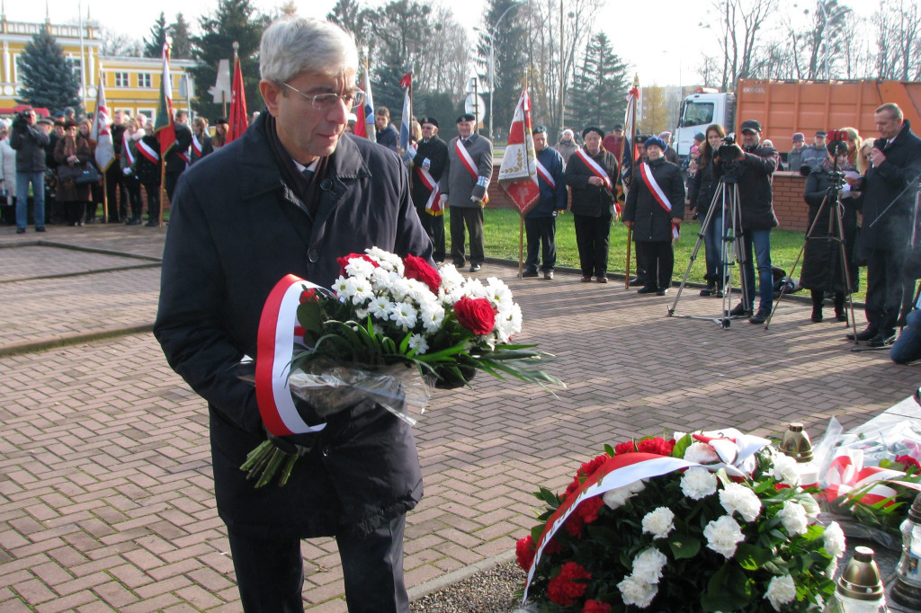 Zamość: 75. rocznica wysiedleń na Zamojszczyźnie - uroczystości pod Pomnikiem Ofiar Niemieckich Wysiedleń [FOTO]