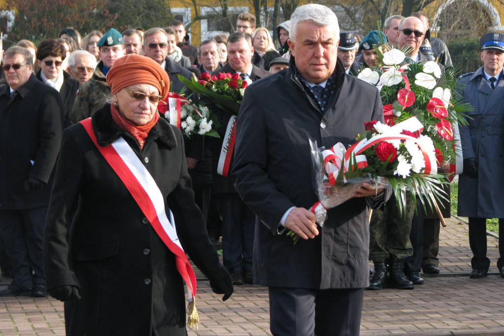 Zamość: 75. rocznica wysiedleń na Zamojszczyźnie - uroczystości pod Pomnikiem Ofiar Niemieckich Wysiedleń [FOTO]