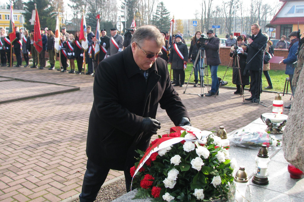 Zamość: 75. rocznica wysiedleń na Zamojszczyźnie - uroczystości pod Pomnikiem Ofiar Niemieckich Wysiedleń [FOTO]