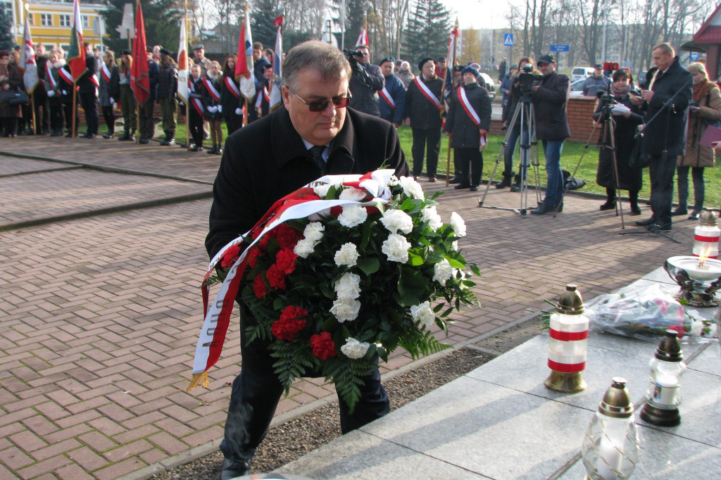 Zamość: 75. rocznica wysiedleń na Zamojszczyźnie - uroczystości pod Pomnikiem Ofiar Niemieckich Wysiedleń [FOTO]