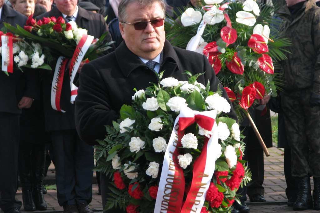 Zamość: 75. rocznica wysiedleń na Zamojszczyźnie - uroczystości pod Pomnikiem Ofiar Niemieckich Wysiedleń [FOTO]
