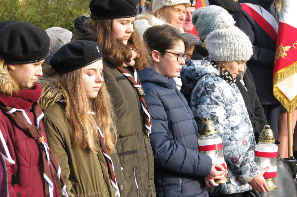 Zamość: 75. rocznica wysiedleń na Zamojszczyźnie - uroczystości pod Pomnikiem Ofiar Niemieckich Wysiedleń [FOTO]