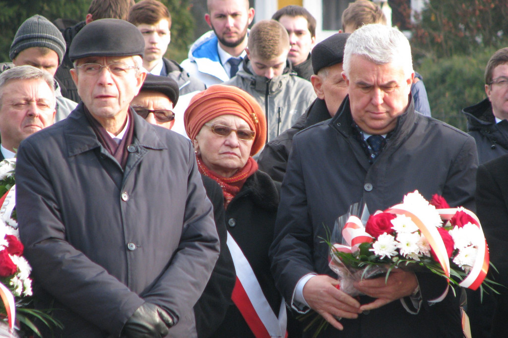 Zamość: 75. rocznica wysiedleń na Zamojszczyźnie - uroczystości pod Pomnikiem Ofiar Niemieckich Wysiedleń [FOTO]