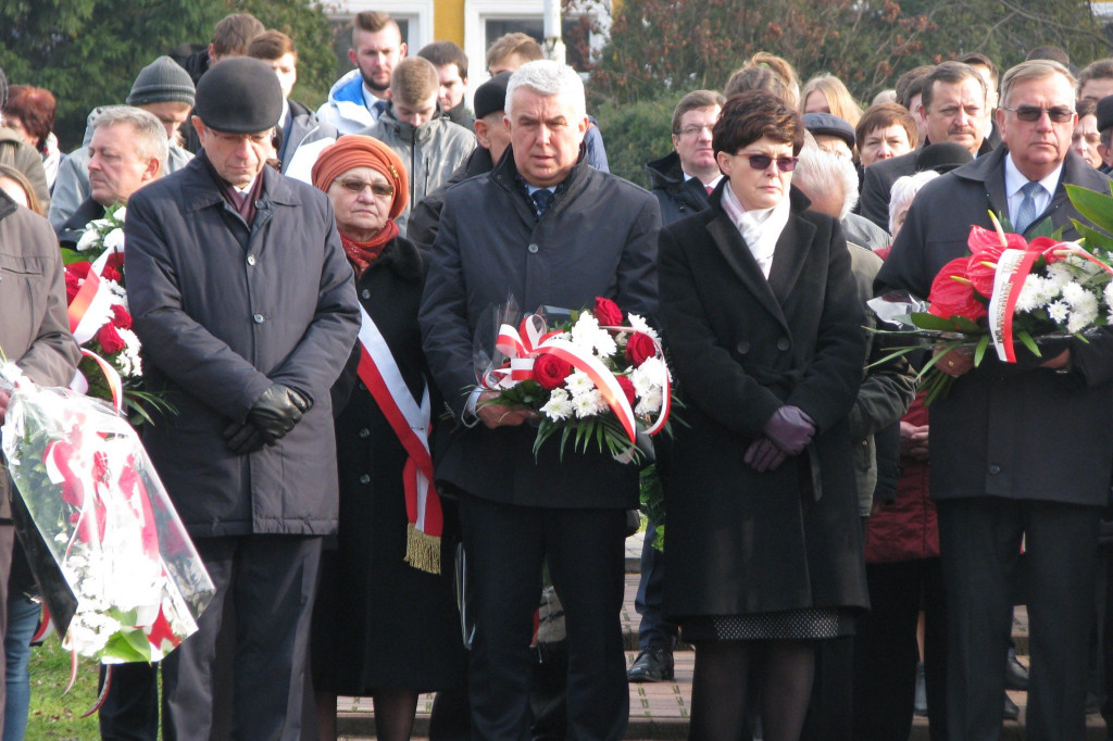 Zamość: 75. rocznica wysiedleń na Zamojszczyźnie - uroczystości pod Pomnikiem Ofiar Niemieckich Wysiedleń [FOTO]