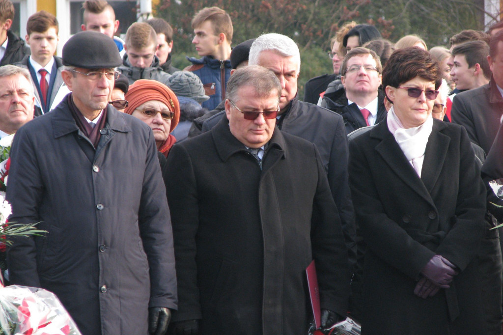 Zamość: 75. rocznica wysiedleń na Zamojszczyźnie - uroczystości pod Pomnikiem Ofiar Niemieckich Wysiedleń [FOTO]