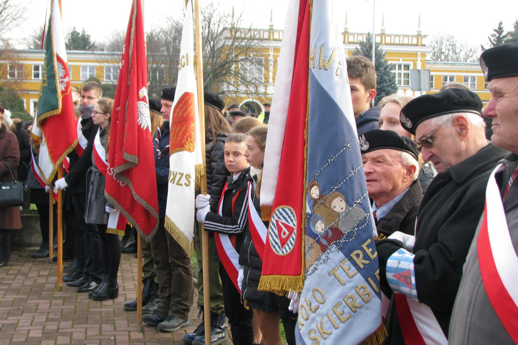 Zamość: 75. rocznica wysiedleń na Zamojszczyźnie - uroczystości pod Pomnikiem Ofiar Niemieckich Wysiedleń [FOTO]