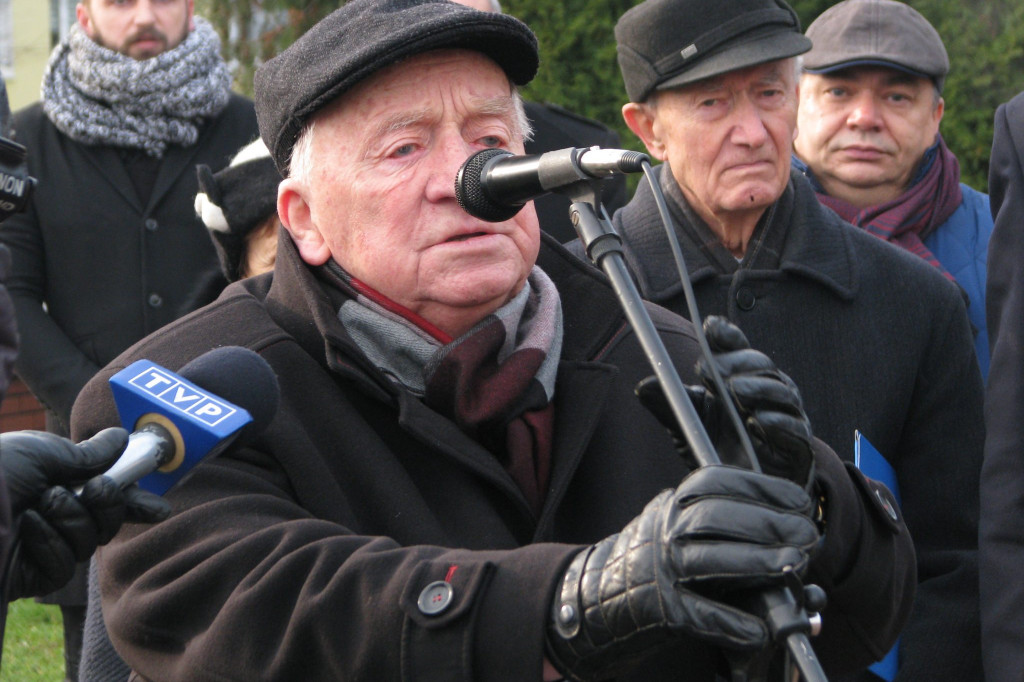 Zamość: 75. rocznica wysiedleń na Zamojszczyźnie - uroczystości pod Pomnikiem Ofiar Niemieckich Wysiedleń [FOTO]