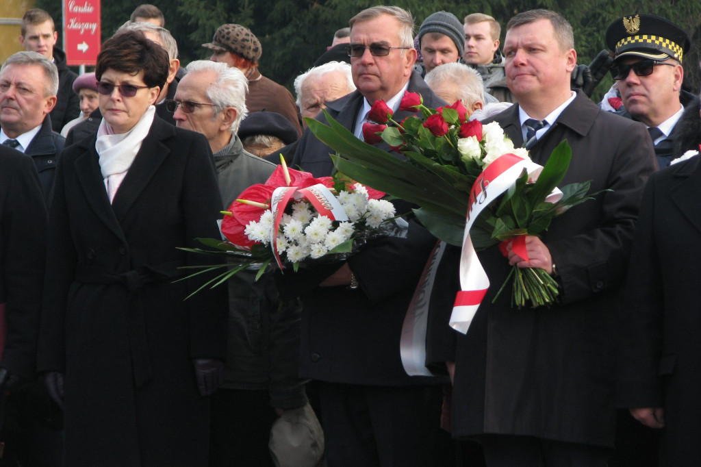 Zamość: 75. rocznica wysiedleń na Zamojszczyźnie - uroczystości pod Pomnikiem Ofiar Niemieckich Wysiedleń [FOTO]