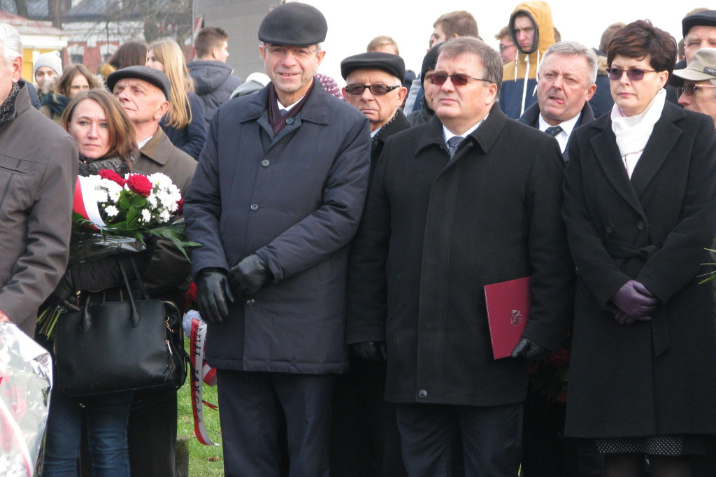 Zamość: 75. rocznica wysiedleń na Zamojszczyźnie - uroczystości pod Pomnikiem Ofiar Niemieckich Wysiedleń [FOTO]