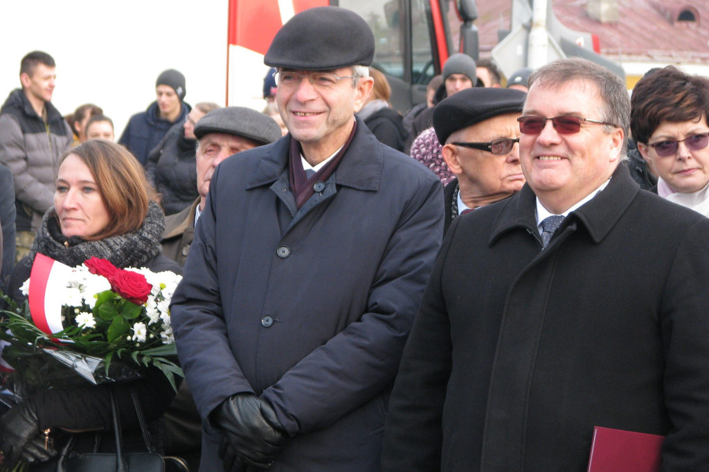 Zamość: 75. rocznica wysiedleń na Zamojszczyźnie - uroczystości pod Pomnikiem Ofiar Niemieckich Wysiedleń [FOTO]