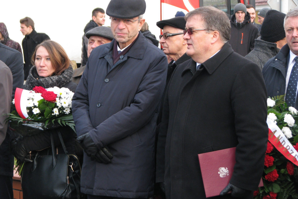 Zamość: 75. rocznica wysiedleń na Zamojszczyźnie - uroczystości pod Pomnikiem Ofiar Niemieckich Wysiedleń [FOTO]