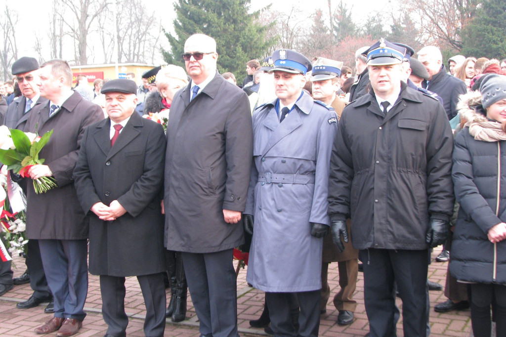 Zamość: 75. rocznica wysiedleń na Zamojszczyźnie - uroczystości pod Pomnikiem Ofiar Niemieckich Wysiedleń [FOTO]