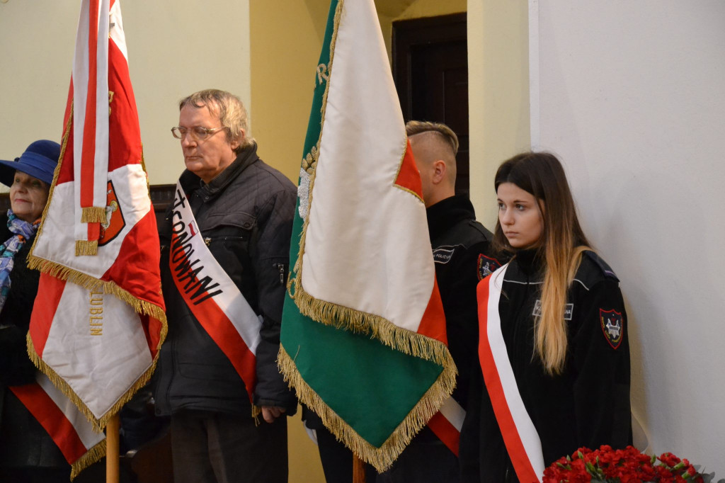 Zamość: Młodzież ZSP Nr 5 im. Józefa Piłsudskiego uczciła 150. rocznicę urodzin Marszałka