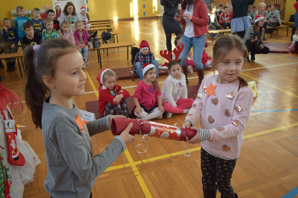 Zamość: Przedszkolaki szukały Mikołaja w zamojskiej 