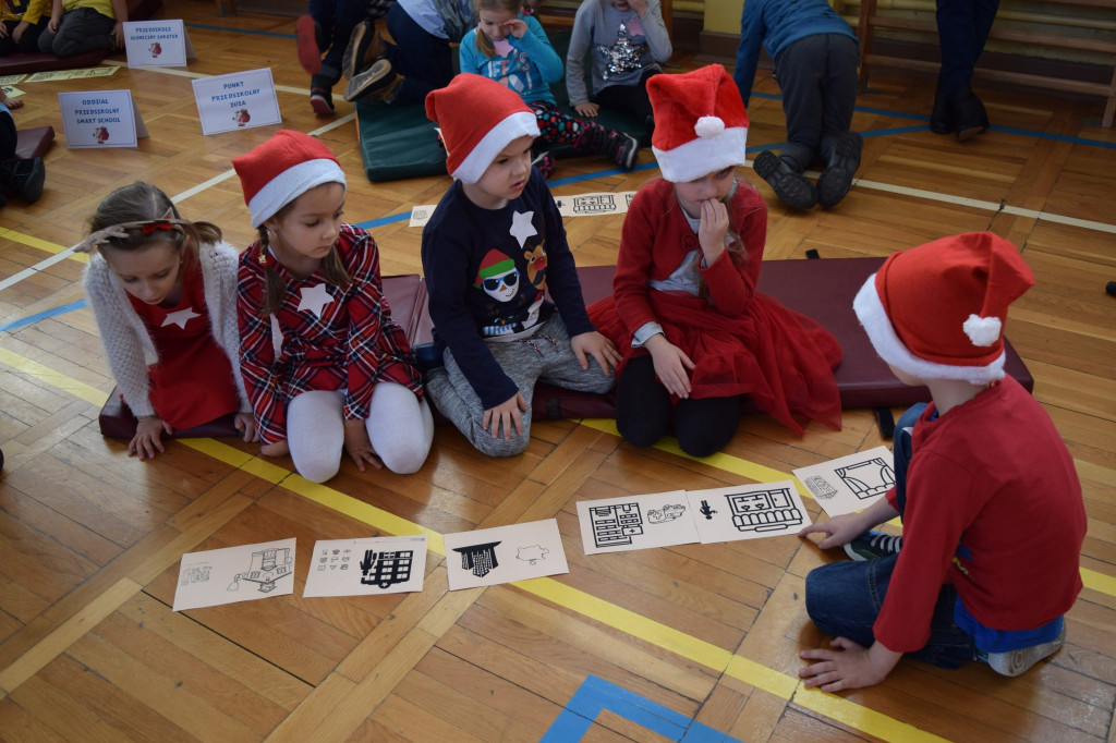 Zamość: Przedszkolaki szukały Mikołaja w zamojskiej 
