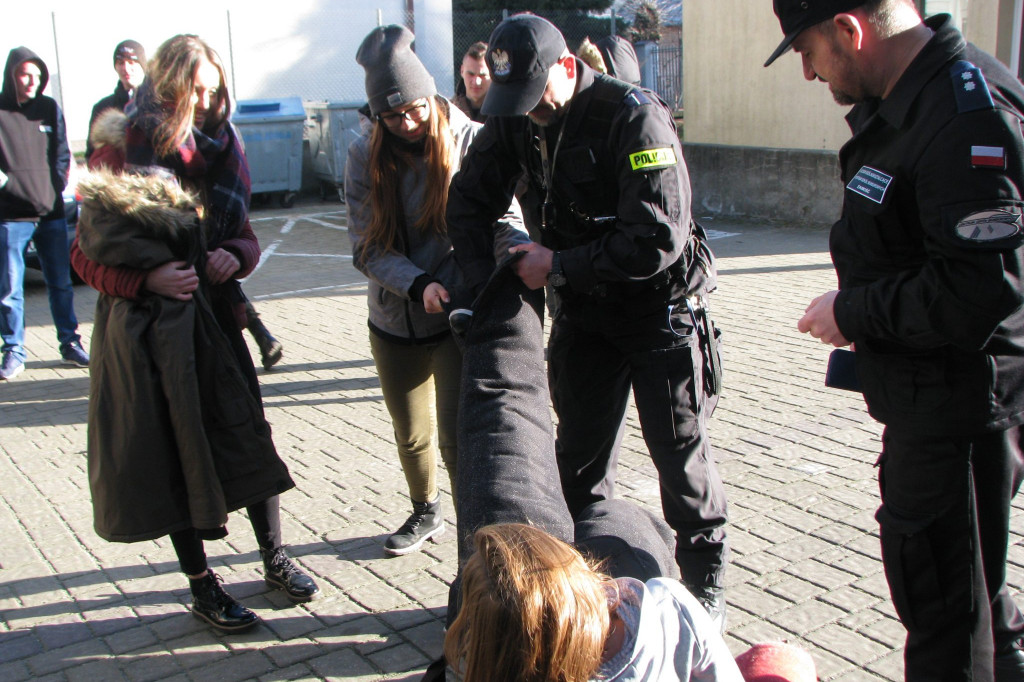 Zamość: Pokaz umiejętności psa policyjnego w 