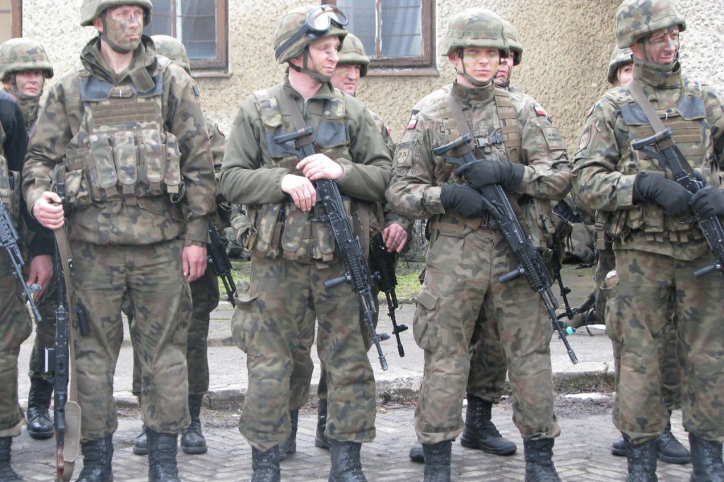 Zamość: Terytorialsi ćwiczyli na dworcu kolejowym i nad zalewem [FOTO]