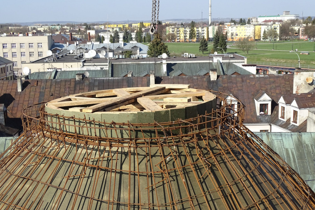 Zamość: Instalacja kopuły [ZDJĘCIA]
