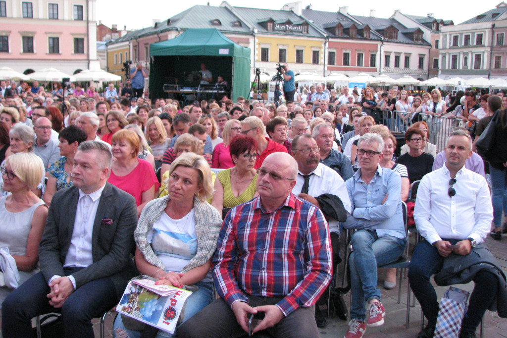 Zamość: Gala 25-lecia Zespołu Szkół Społecznych [ FOTO]