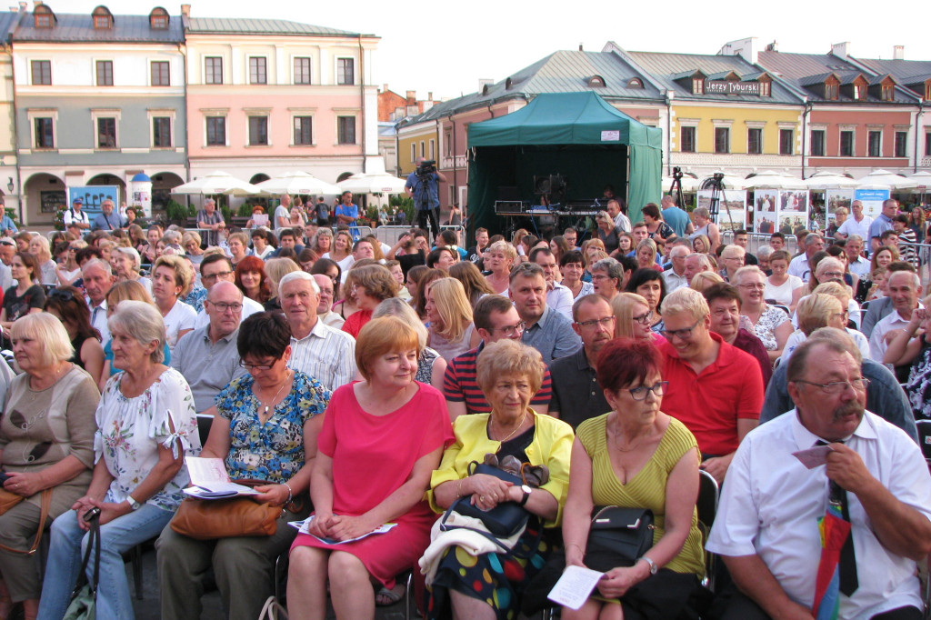 Zamość: Gala 25-lecia Zespołu Szkół Społecznych [ FOTO]