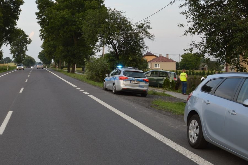 Wielącza: Zasnął za kierownicą i wjechał w ogrodzenie