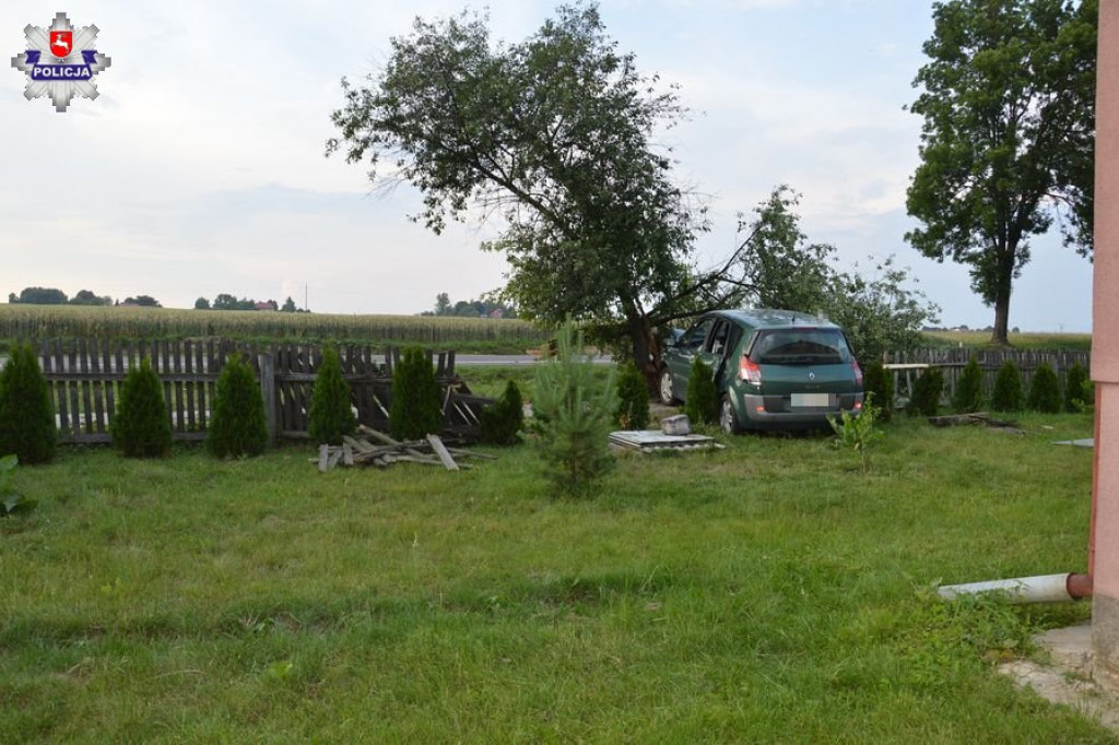 Wielącza: Zasnął za kierownicą i wjechał w ogrodzenie