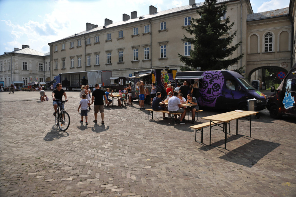 Zamość: Foodtrucki pod pałacem. Dzisiaj ostatni dzień [FOTO]