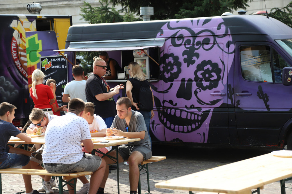 Zamość: Foodtrucki pod pałacem. Dzisiaj ostatni dzień [FOTO]