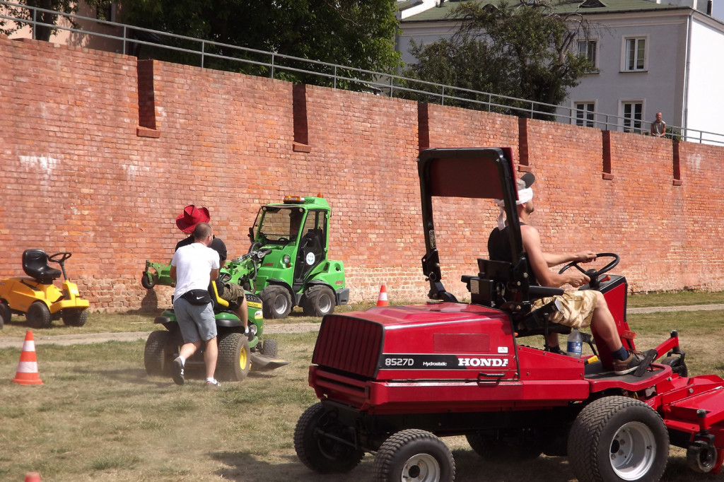 Zamość: II Zamojski Zlot Kosiarek Samojezdnych