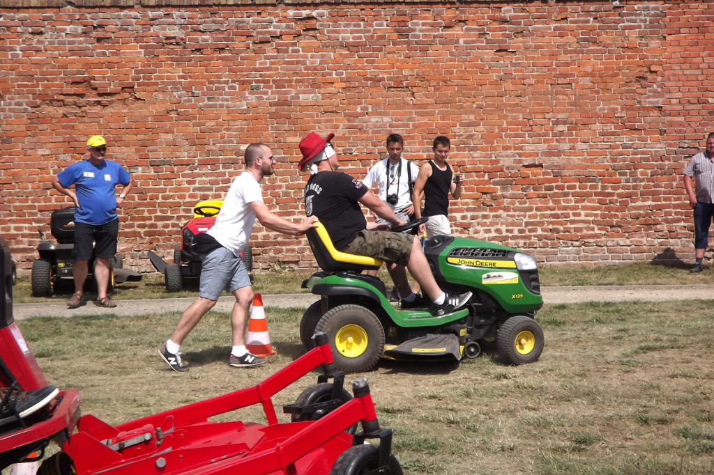 Zamość: II Zamojski Zlot Kosiarek Samojezdnych