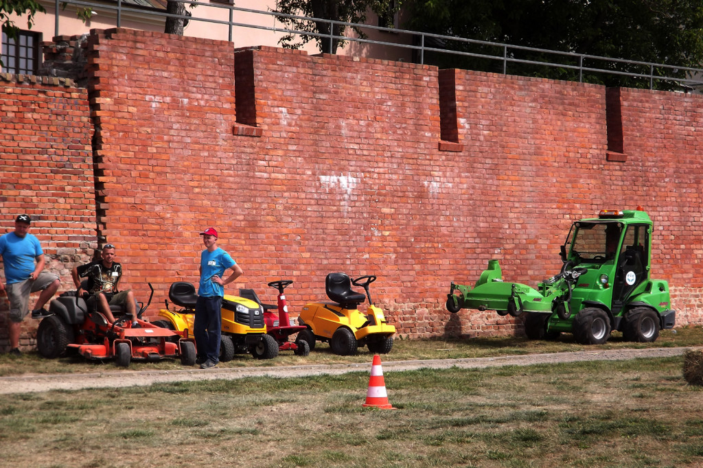 Zamość: II Zamojski Zlot Kosiarek Samojezdnych