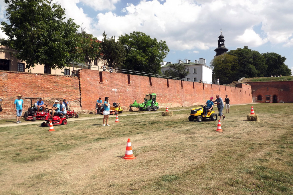 Zamość: II Zamojski Zlot Kosiarek Samojezdnych