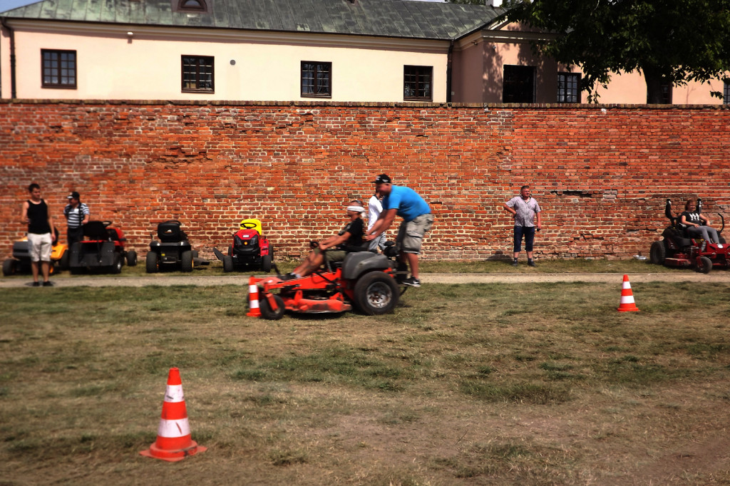 Zamość: II Zamojski Zlot Kosiarek Samojezdnych