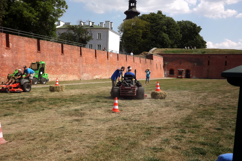 Zamość: II Zamojski Zlot Kosiarek Samojezdnych