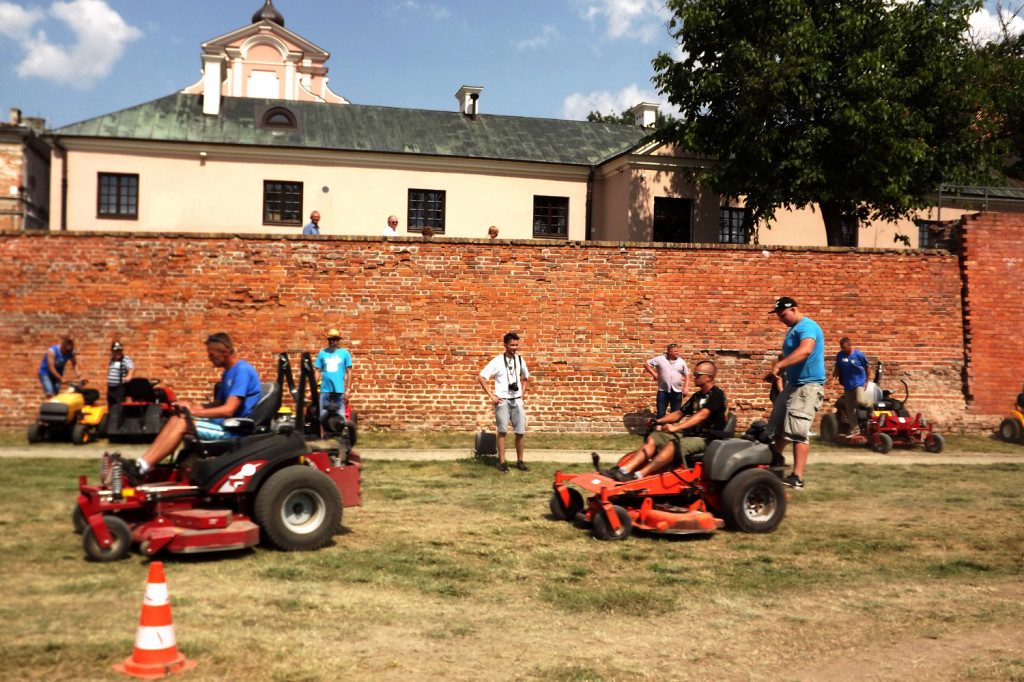 Zamość: II Zamojski Zlot Kosiarek Samojezdnych