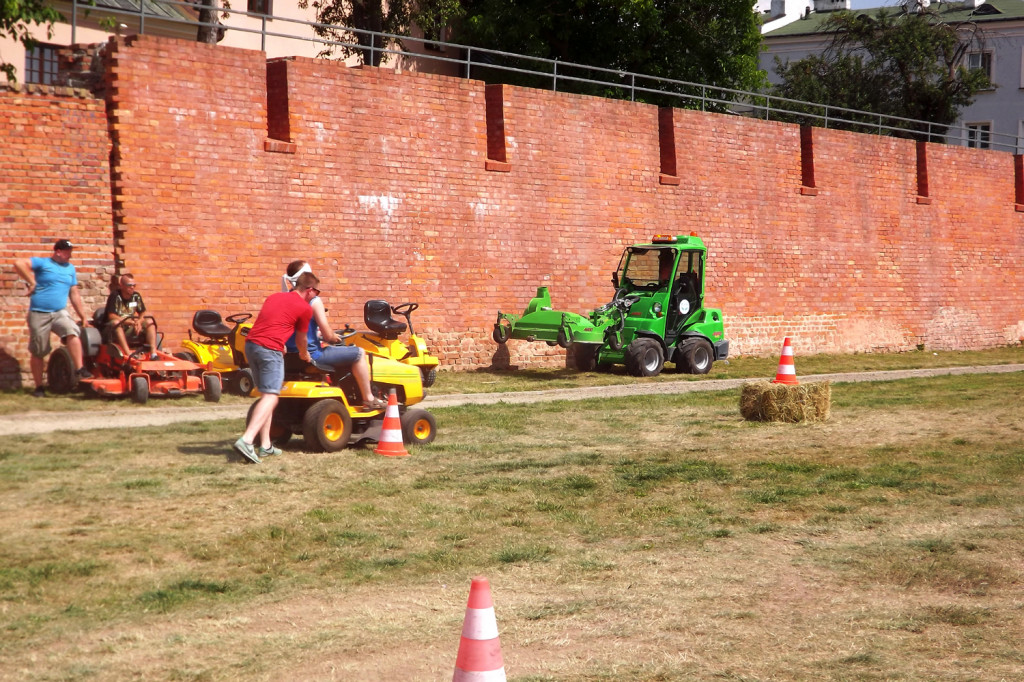 Zamość: II Zamojski Zlot Kosiarek Samojezdnych