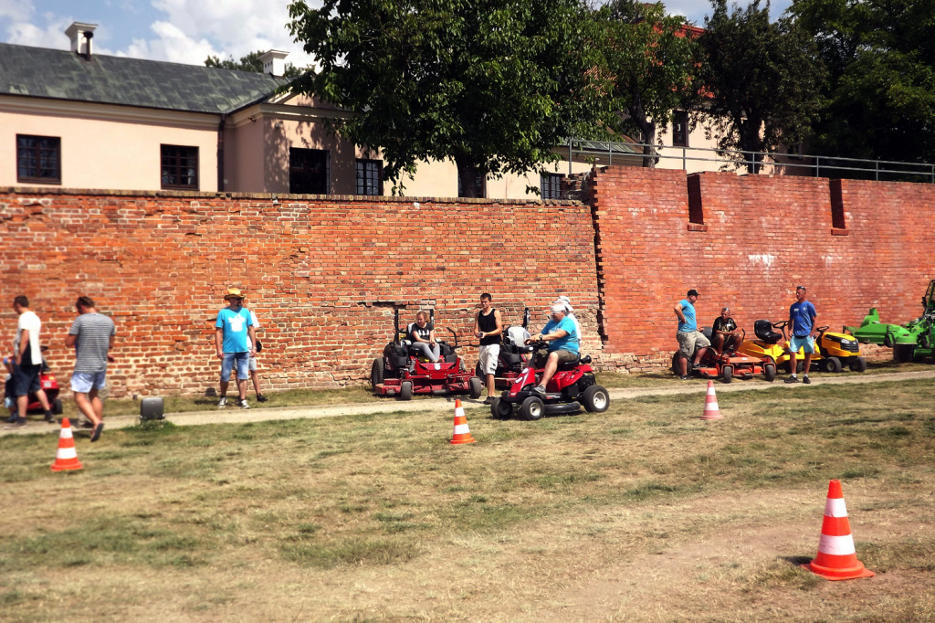 Zamość: II Zamojski Zlot Kosiarek Samojezdnych