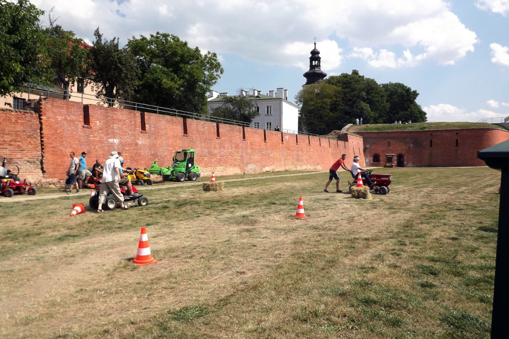 Zamość: II Zamojski Zlot Kosiarek Samojezdnych