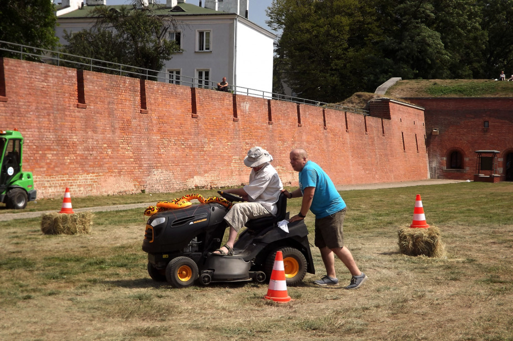 Zamość: II Zamojski Zlot Kosiarek Samojezdnych