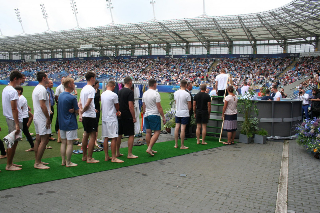 Lublin: Chrzest na stadionie [FOTO]