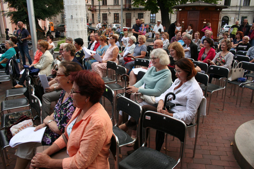 Zamość: Wieczór z piosenką historyczną i filmową na Rynku Wodnym [FOTO]