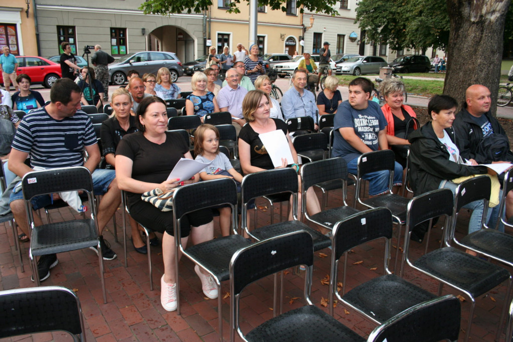 Zamość: Wieczór z piosenką historyczną i filmową na Rynku Wodnym [FOTO]