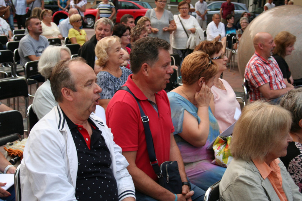 Zamość: Wieczór z piosenką historyczną i filmową na Rynku Wodnym [FOTO]