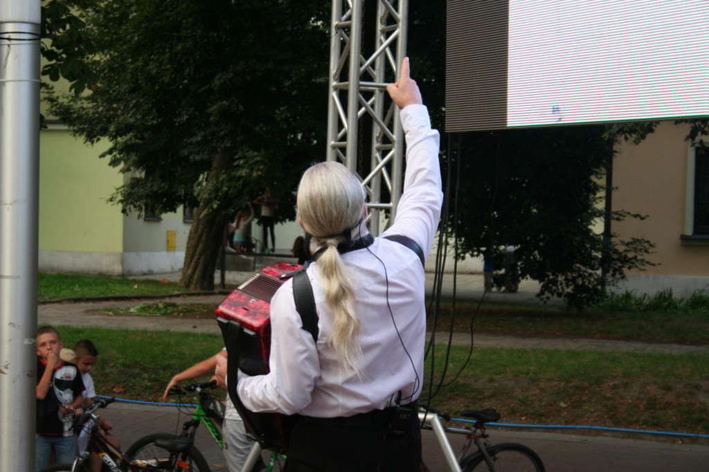 Zamość: Wieczór z piosenką historyczną i filmową na Rynku Wodnym [FOTO]