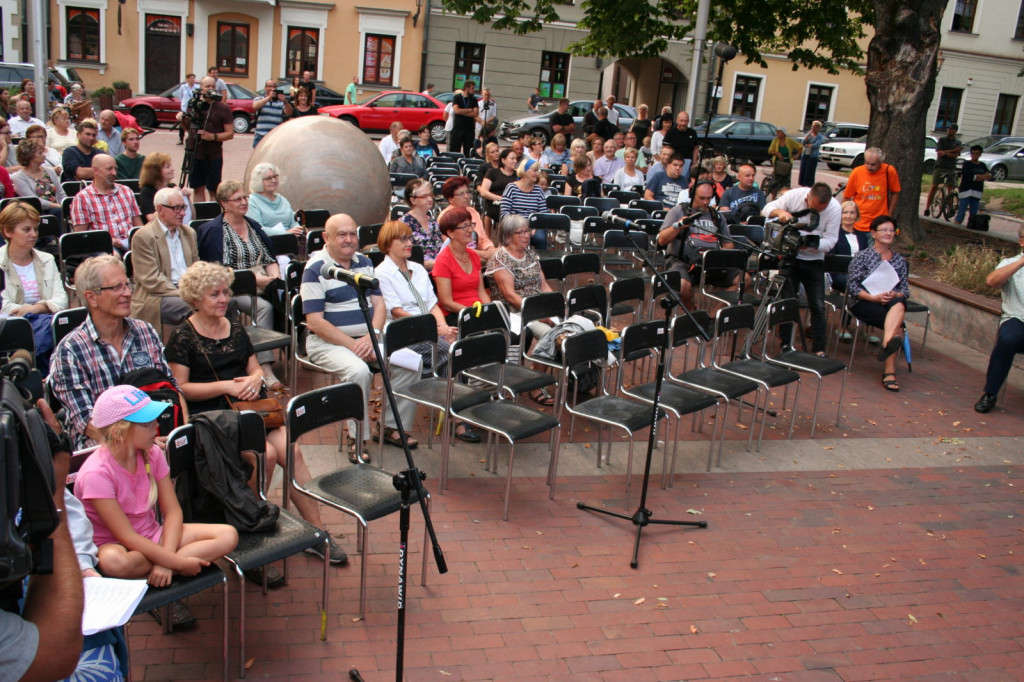 Zamość: Wieczór z piosenką historyczną i filmową na Rynku Wodnym [FOTO]