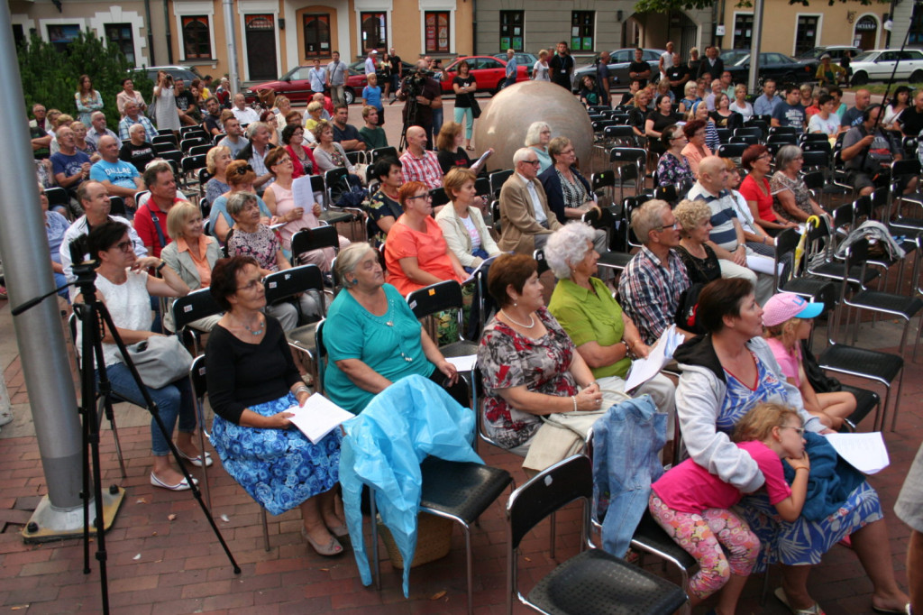 Zamość: Wieczór z piosenką historyczną i filmową na Rynku Wodnym [FOTO]
