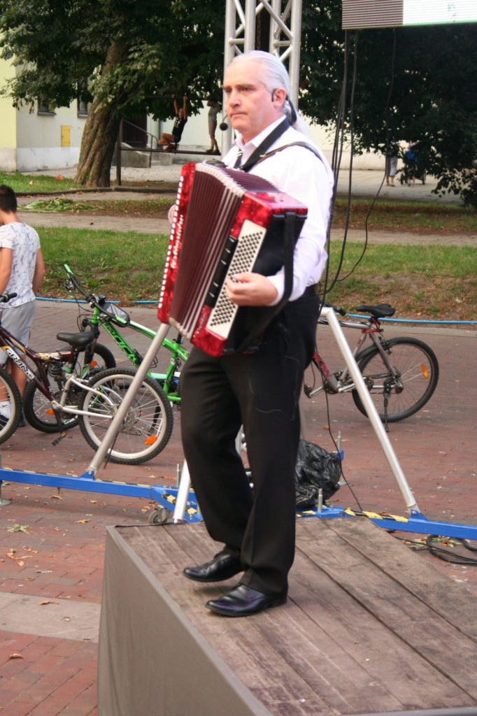 Zamość: Wieczór z piosenką historyczną i filmową na Rynku Wodnym [FOTO]